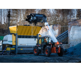 Podnośnik teleskopowy TL43.80 HF dla recyklingu BOBCAT