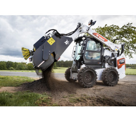 Zamiatarka ze zbiornikiem BOBCAT 140cm