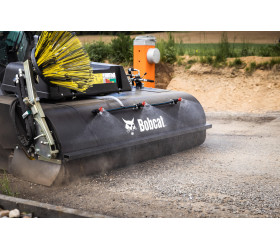 Zamiatarka ze zbiornikiem BOBCAT 215cm