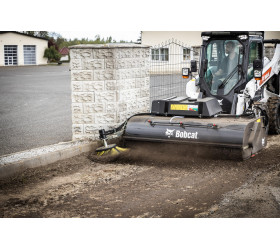 Zamiatarka ze zbiornikiem BOBCAT 215cm