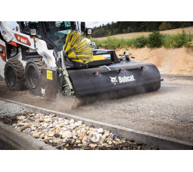 Zamiatarka ze zbiornikiem BOBCAT 185cm