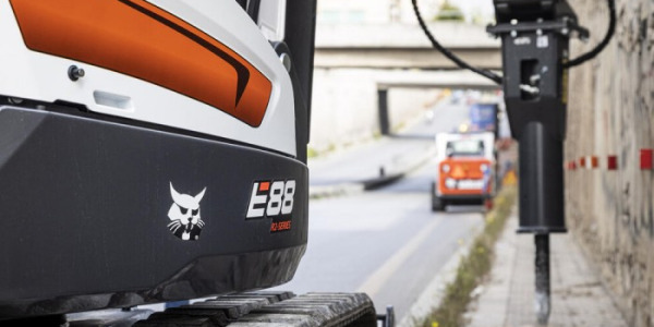 Cała prawda o serwisowaniu młotów Bobcat z serii HB