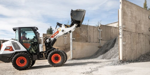 Mocna i intuicyjna kompaktowa ładowarka kołowa Bobcat L85