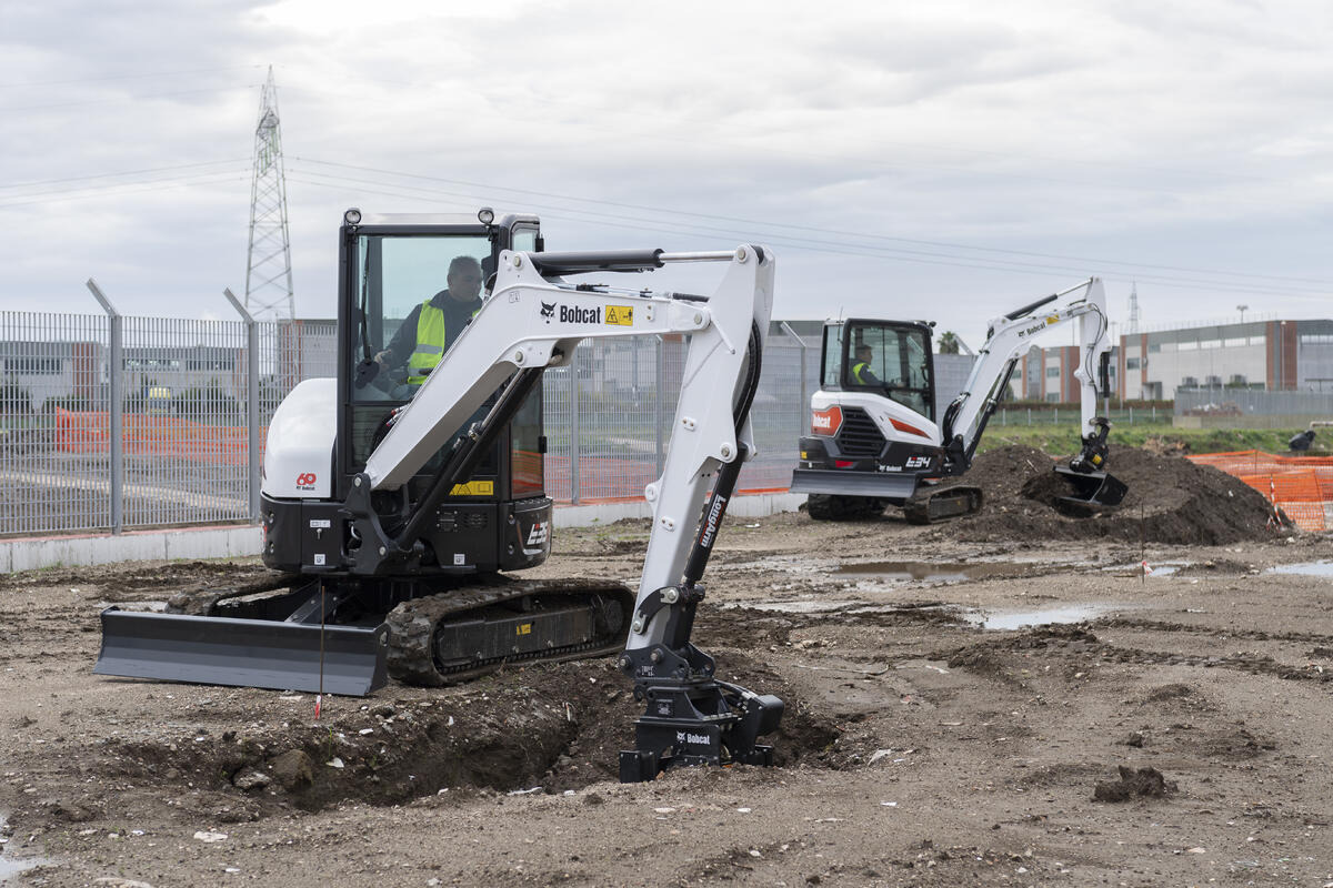 Porównanie koparek Bobcat E34 i Bobcat E55z