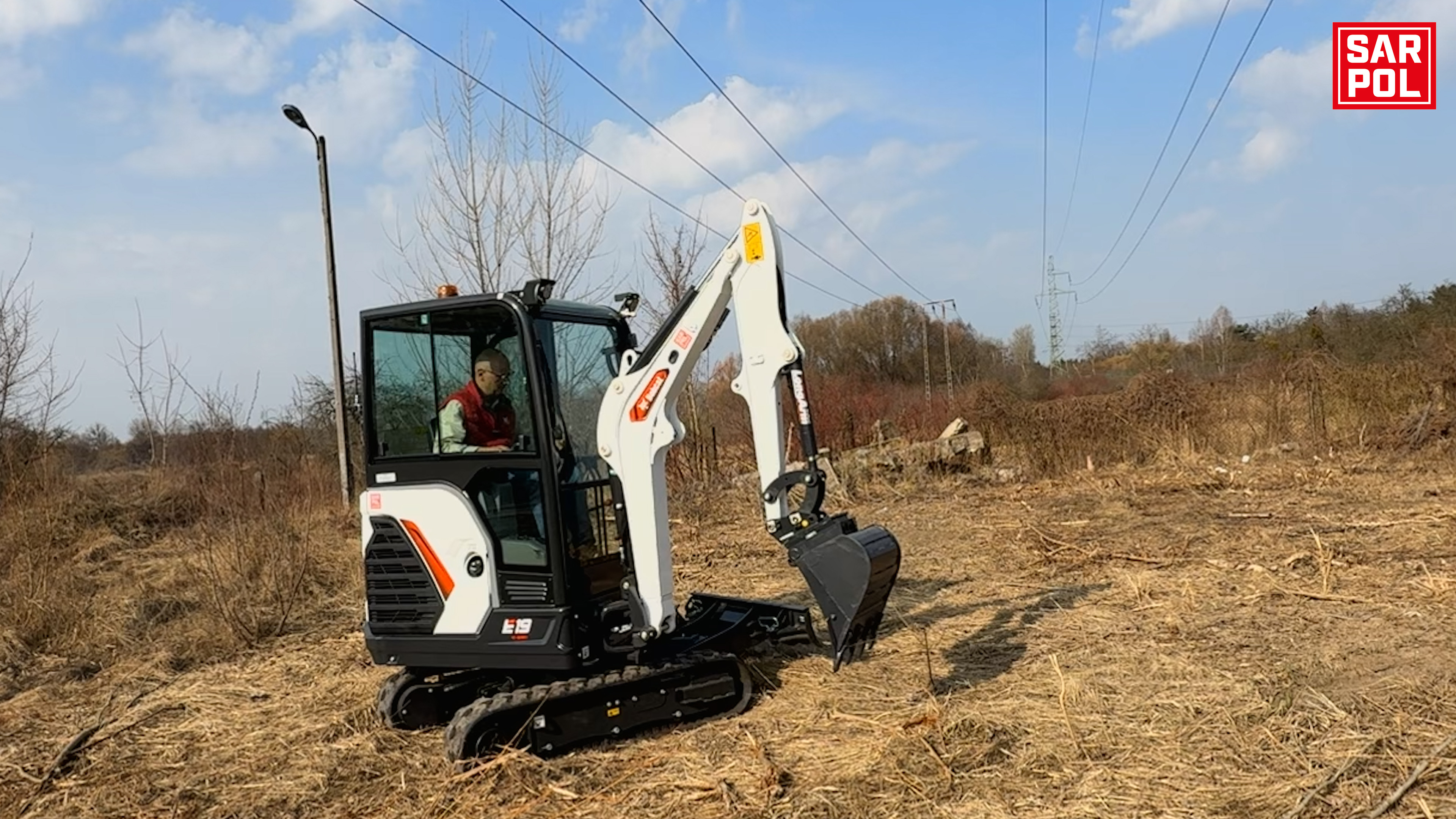 Porównanie nowej wersji BOBCAT E19R2 i wycofanej z produkcji BOBCAT E19