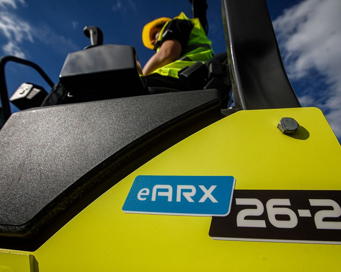 Nowy walec wibracyjny - AMMANN eARX 26 na baterie!