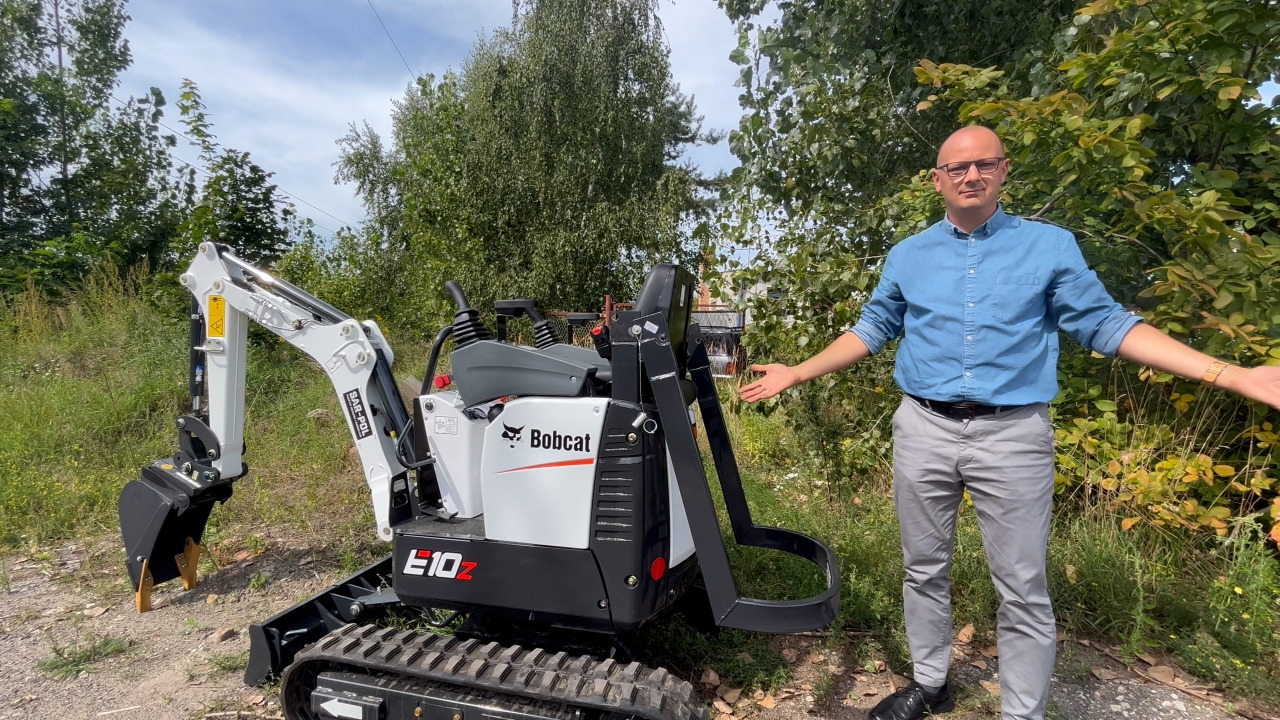 Dlaczego warto wybrać Bobcat E10z? Koparkę o masie 1200 kg.