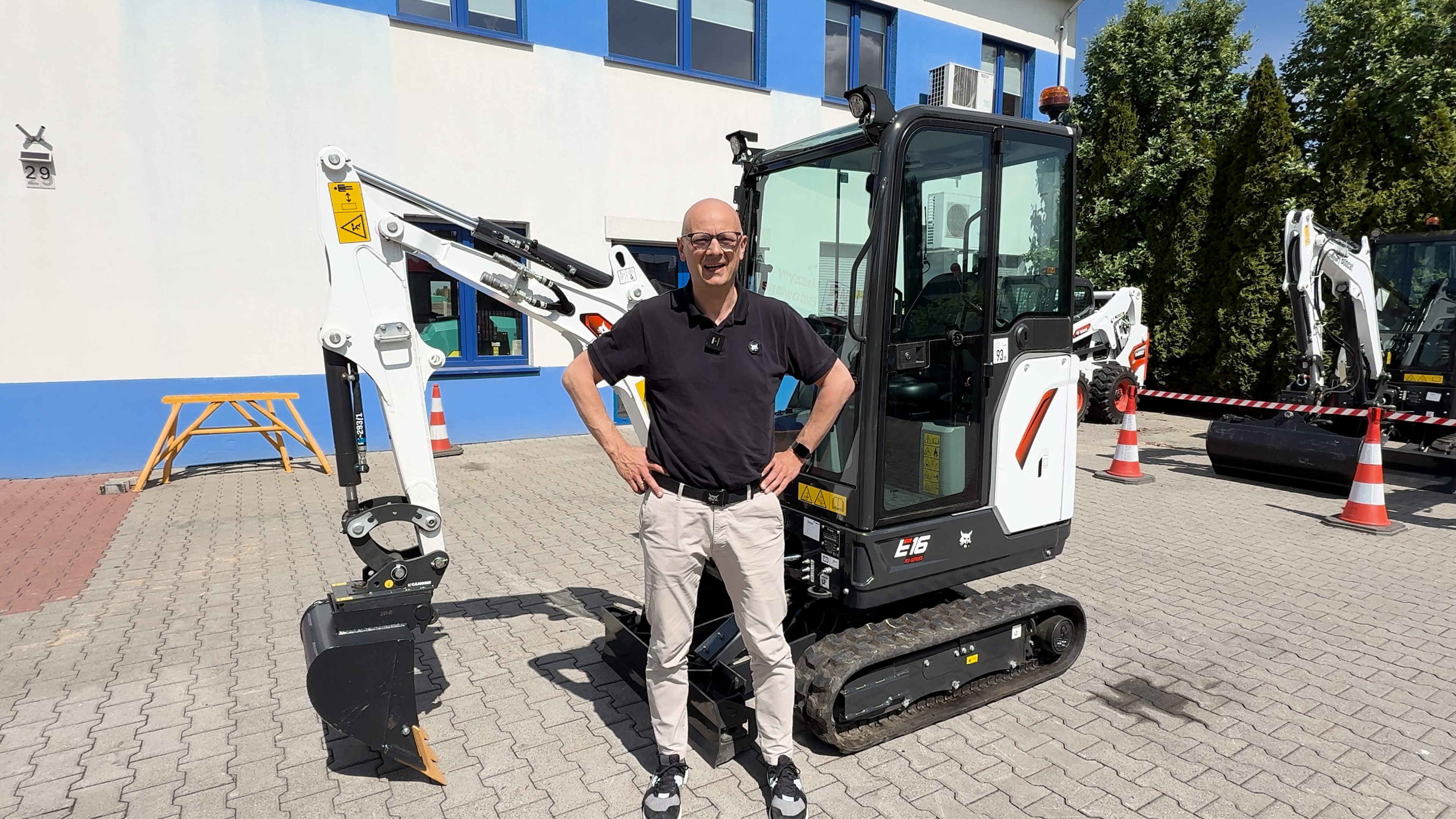 Bobcat E16 R2 - Nowy model czy powrót do korzeni!
